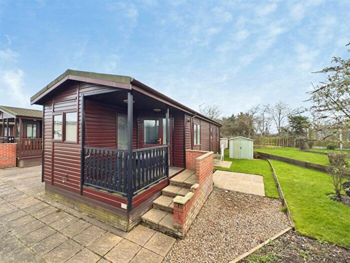 2 Bedroom Park Home For Sale In Beach Farm, East Pakefield, Lowestoft, Suffolk, NR33