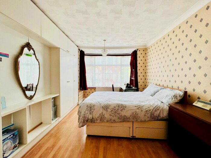 6 Bedroom Semi-Detached House To Rent In Park Road, Wembley, HA0