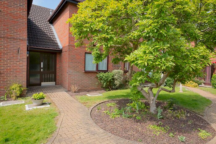 1 Bedroom Flat To Rent In Greville Court, Greville Park Road, Ashtead, Surrey, KT21