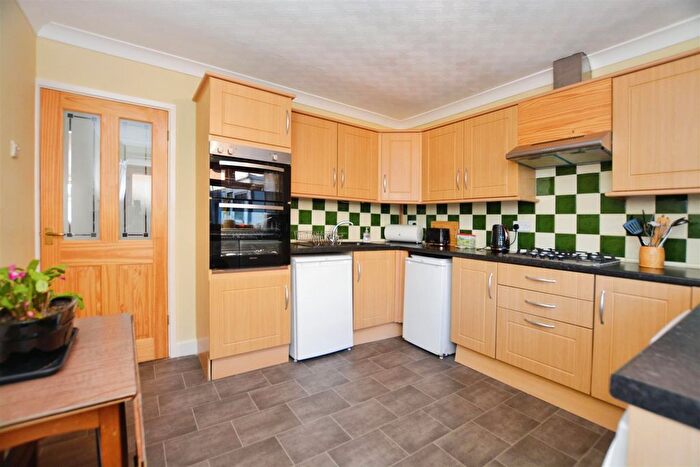 3 Bedroom Detached Bungalow For Sale In St. Andrews Avenue, Bottesford, Scunthorpe, DN17