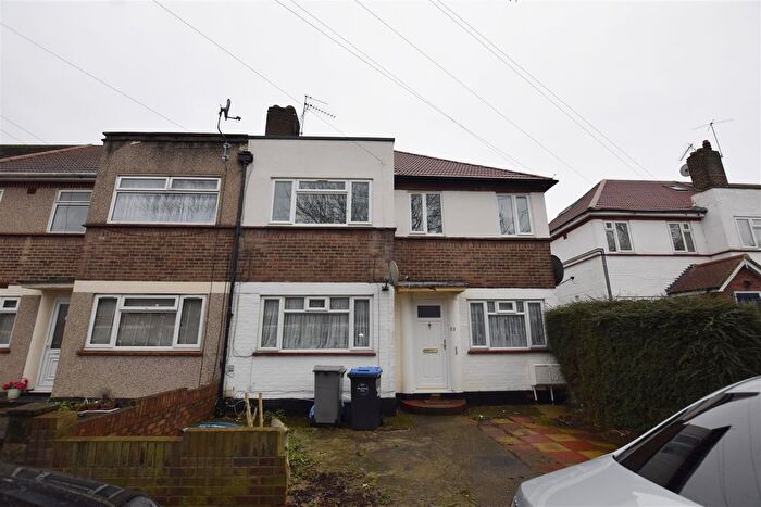 2 Bedroom Maisonette For Sale In Milford Gardens, Wembley, HA0