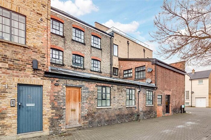 2 Bedroom Flat To Rent In Orleston Mews, Lower Holloway, N7