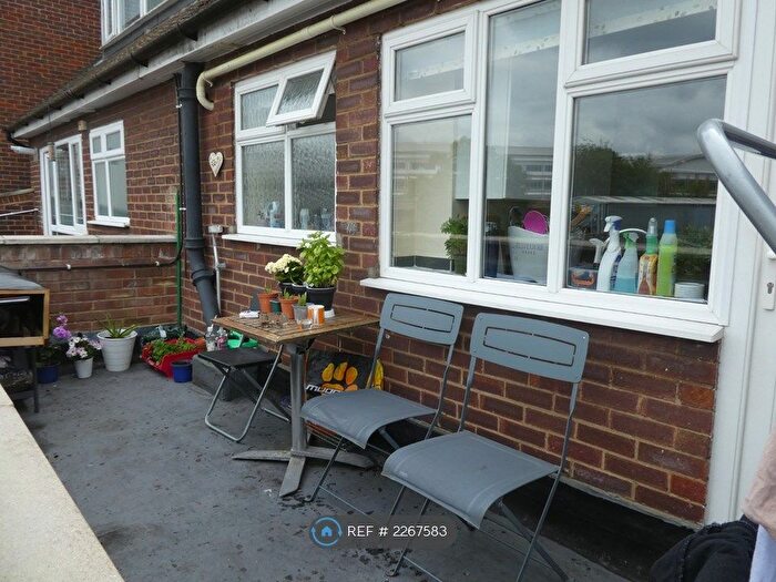 2 Bedroom Flat To Rent In London Road, Blackwater, Camberley, GU17