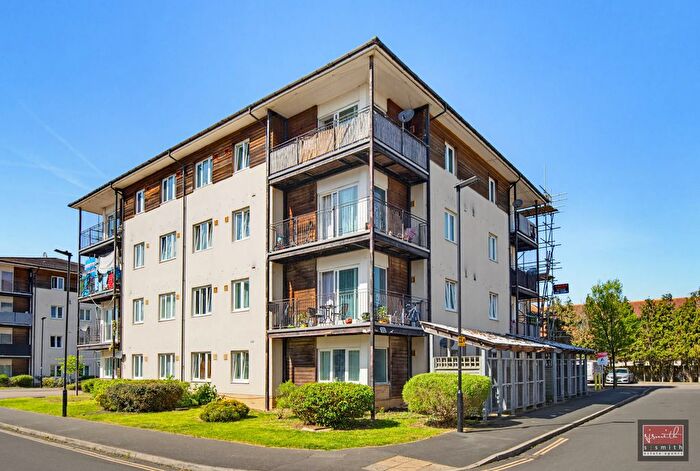 2 Bedroom Flat For Sale In Alliance Close, Hounslow, TW4