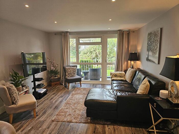 3 Bedroom Flat For Sale In Murray Avenue, Bromley, BR1