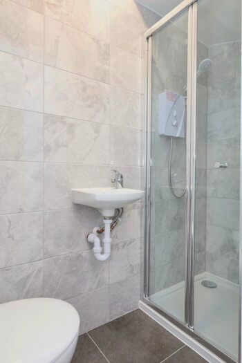 Studio To Rent In Beech Close, West Drayton, UB7