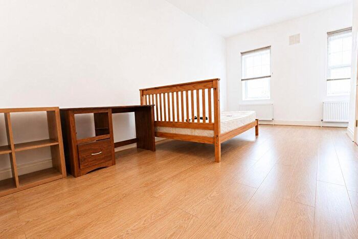 4 Bedroom House To Rent In Double Bedroom House - Hmo Licence - Finchley, N12