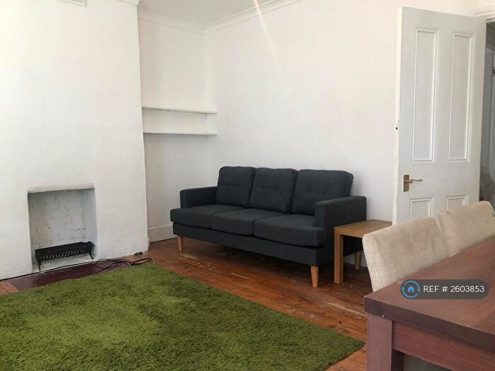 1 Bedroom Flat To Rent In Plumstead Common Road, London, SE18