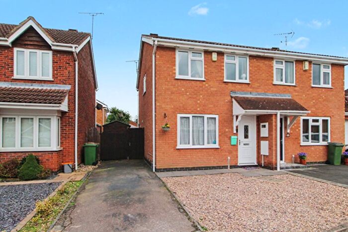 3 Bedroom Semi Detached House For Sale In Phipps Close, Whetstone, Leicester, LE8