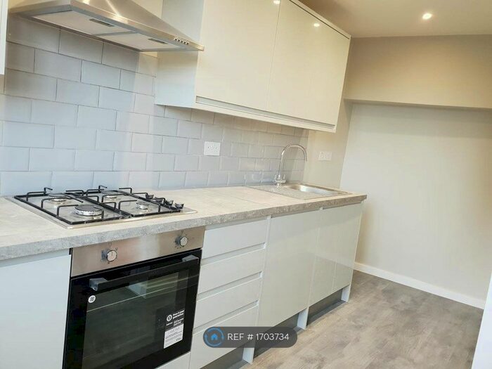 2 Bedroom Flat To Rent In Clyde Road, London, N15