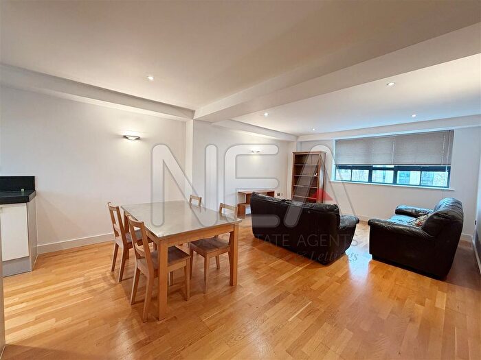 2 Bedroom Flat To Rent In St James Wharf, Forbury Road, Reading, RG1