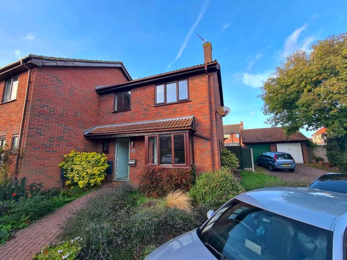 4 Bedroom Semi-Detached House To Rent In Singleton Close, Minster, Ramsgate, Kent, CT12