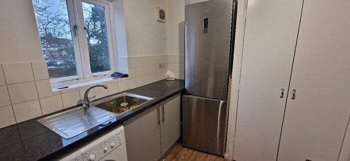 2 Bedroom Flat To Rent In Cherry Blossom Close, London, N13
