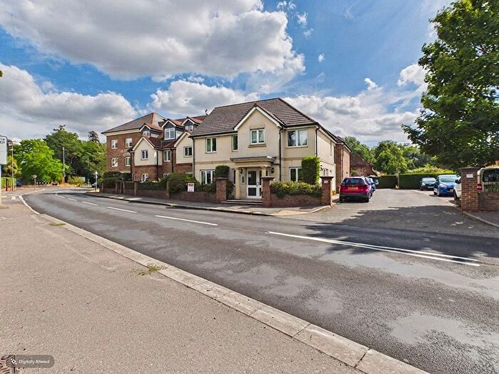 1 Bedroom Flat To Rent In Station Road, Addlestone, Surrey, KT15