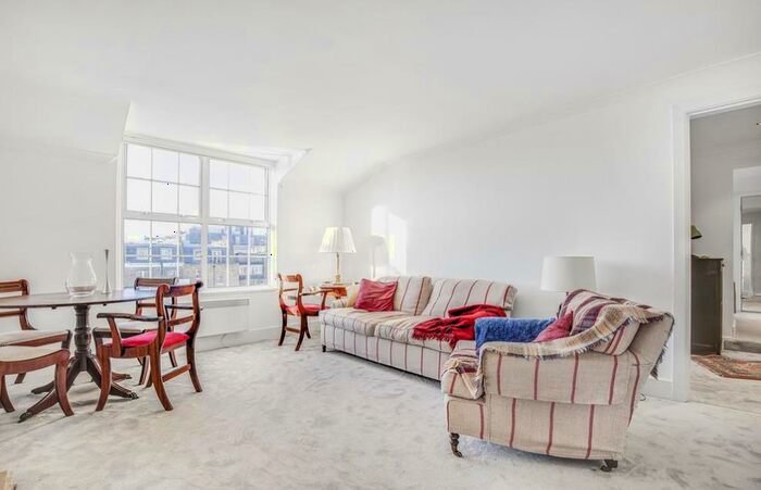 2 Bedroom Apartment To Rent In Circus Road, St Johns Wood, London, NW8