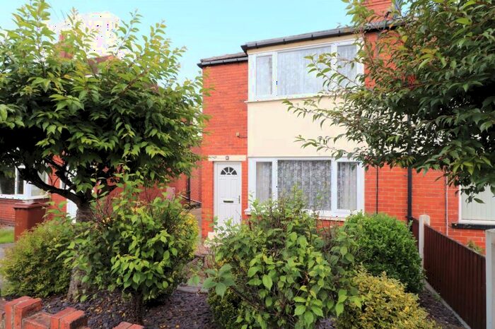 2 Bedroom Semi-Detached House To Rent In Swinnow Drive, Leeds, West Yorkshire, Uk, LS13