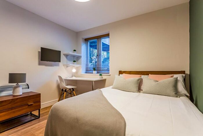 8 Bedroom Flat To Rent In St Hilds Lane, DH1