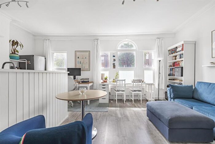 1 Bedroom Flat For Sale In Upper Richmond Road West, East Sheen, SW14