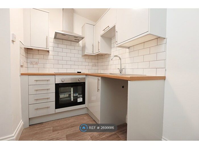 2 Bedroom Terraced House To Rent In The Avenue, Pontygwaith, Ferndale, CF43