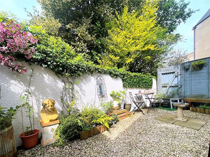 2 Bedroom Flat For Sale In West Way, Cirencester, Gloucestershire, GL7