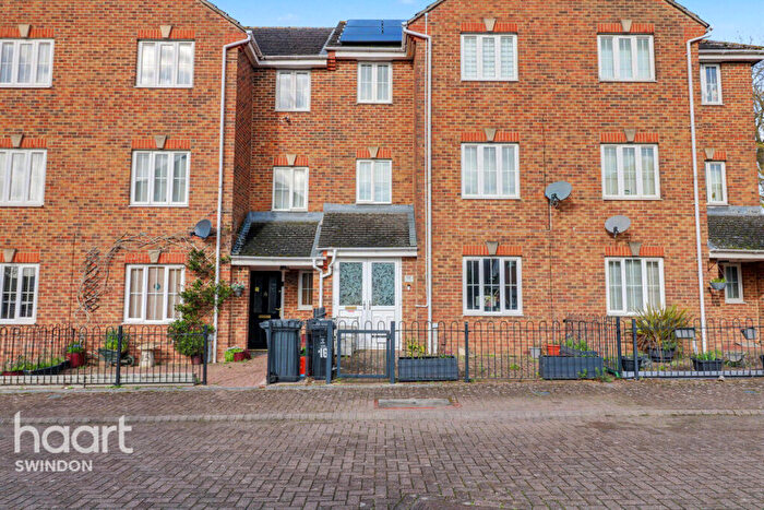 4 Bedroom Town House For Sale In Silbury Mews, Swindon, SN25