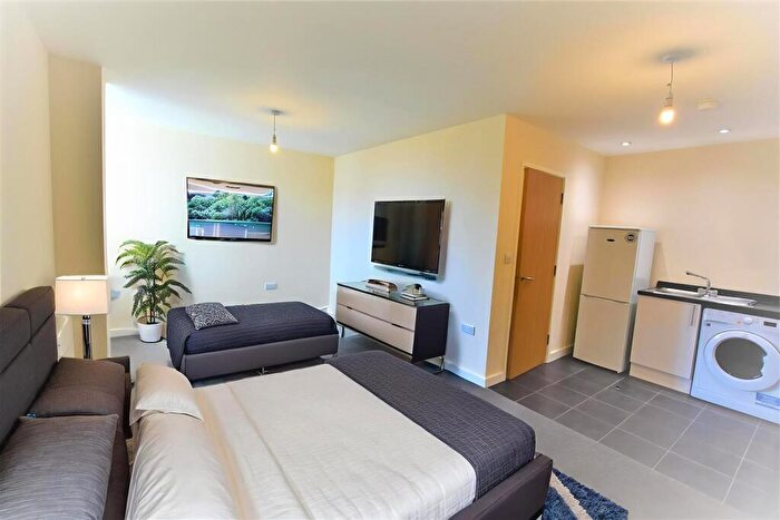 Studio To Rent In Burleys Way, Leicester, LE1
