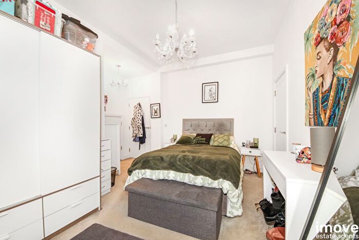 2 Bedroom Flat For Sale In Ellacombe Road, Torquay, TQ1