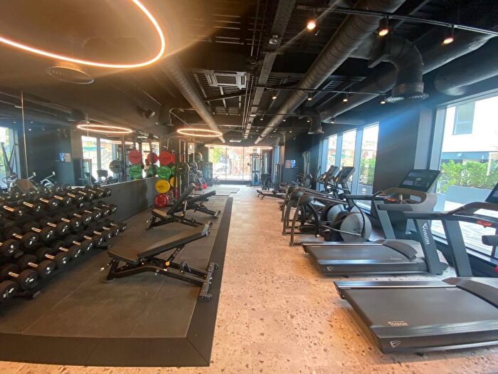 1 Bedroom Apartment To Rent In Saxton Lane, Leeds, West Yorkshire, LS9