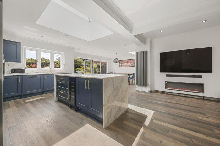 5 Bedroom Semi-Detached House For Sale In Northumberland Avenue, Welling, DA16