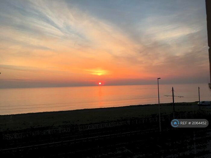 1 Bedroom Flat To Rent In Queens Promenade, Blackpool, FY2