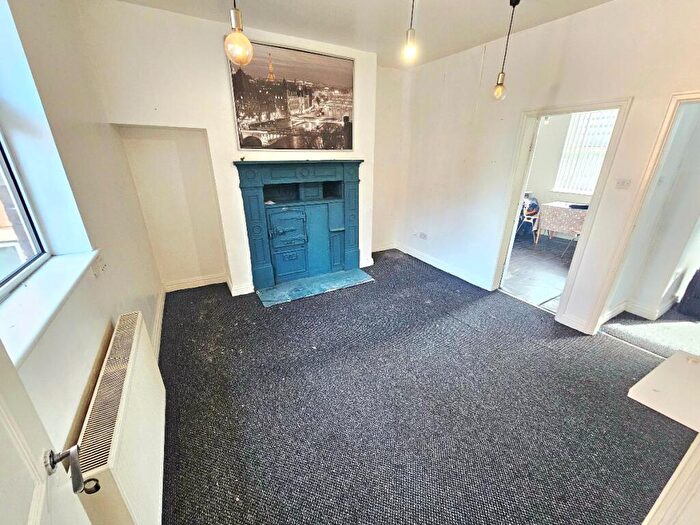 1 Bedroom Flat To Rent In Crown Lane, Manchester, M4