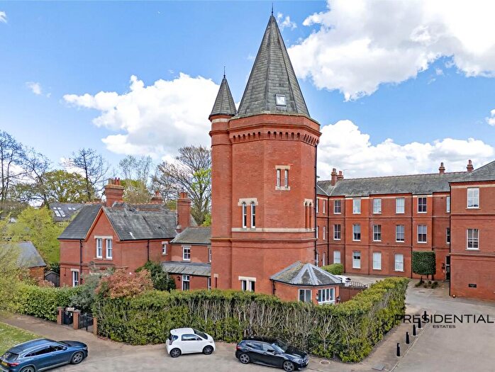 5 Bedroom House For Sale In Brandesbury Square, Woodford Green, IG8