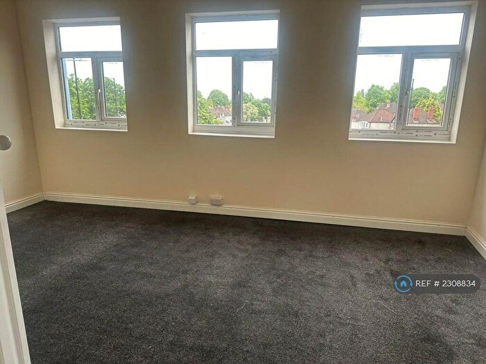 4 Bedroom Semi-Detached House To Rent In Hagley Road West, Oldbury, B68