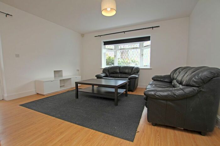 2 Bedroom Bungalow To Rent In Short Road, Leytonstone, E11
