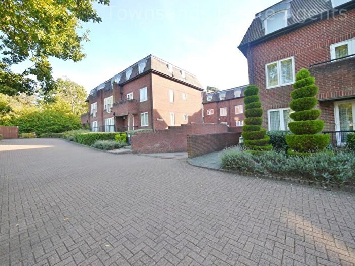 3 Bedroom Apartment To Rent In Eastbury Avenue, Northwood, HA6