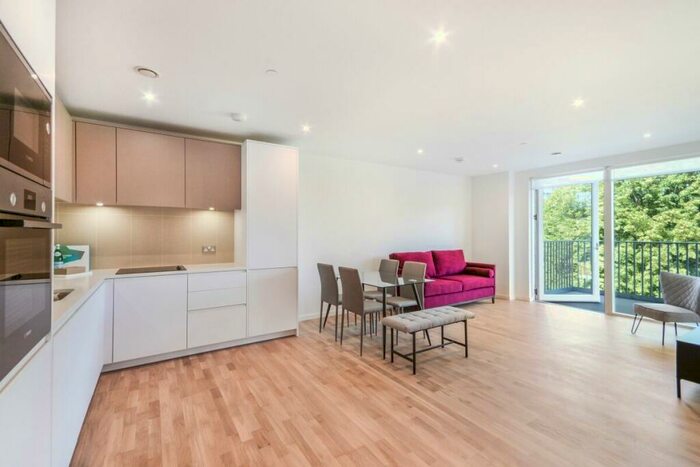 2 Bedroom Apartment To Rent In Grove Road London, SE8