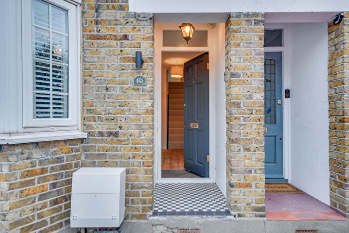 3 Bedroom Terraced House For Sale In Henry Road, Chelmsford, CM1