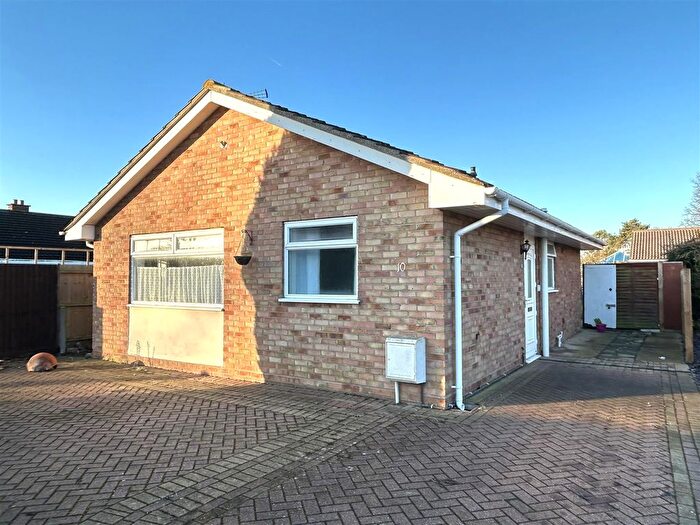 2 Bedroom Detached Bungalow To Rent In Hunt Drive, Clacton-On-Sea, CO16