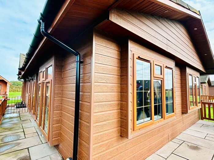 2 Bedroom Lodge For Sale In Fitling Lane, Fitling, Hull, HU12