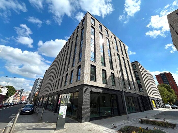 2 Bedroom Flat To Rent In Chapel Street, Salford, Greater Manchester, M3