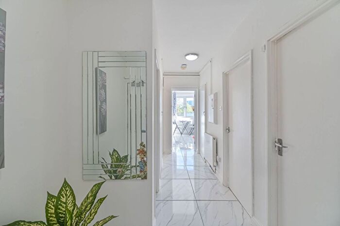 2 Bedroom Flat For Sale In Casterbridge Road, Blackheath, London, SE3