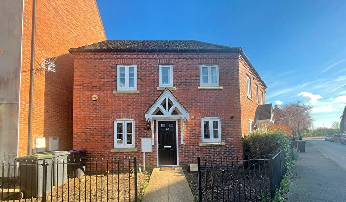 2 Bedroom Flat To Rent In Renfrew Drive, Greylees, Sleaford, NG34