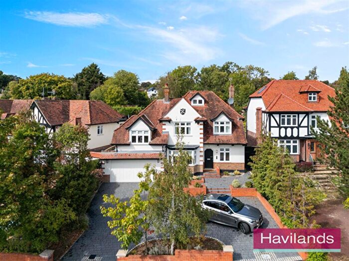5 Bedroom Detached House For Sale In Eversley Crescent, London, N21