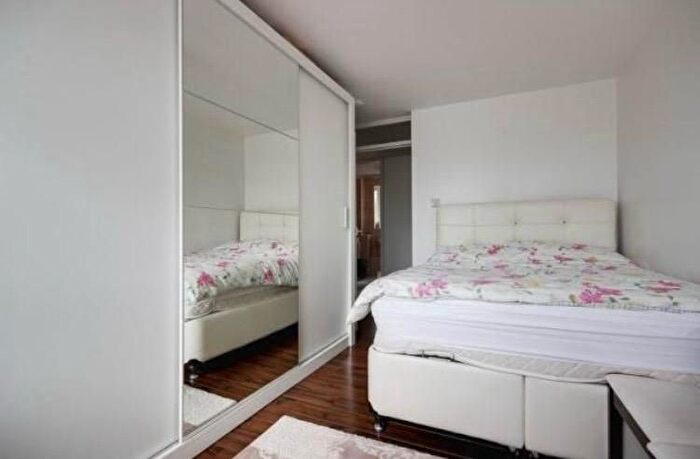 2 Bedroom Flat To Rent In Bullsmoor Way, Waltham Cross, EN8