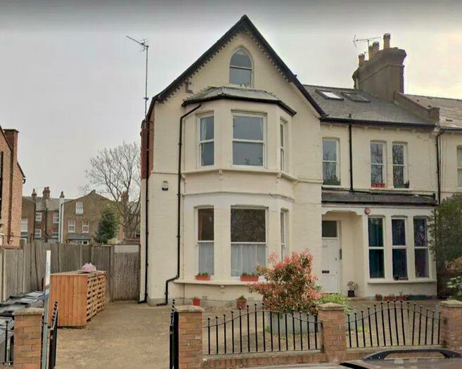 Studio To Rent In Bethune Road, London, N16