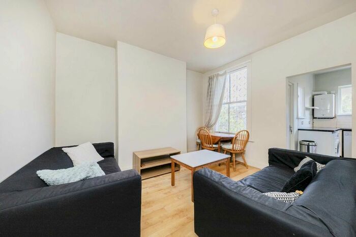 3 Bedroom Maisonette To Rent In Radbourne Road, London, SW12
