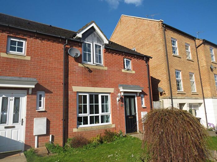 3 Bedroom House To Rent In Finney Drive, Grange Park, Northampton, NN4
