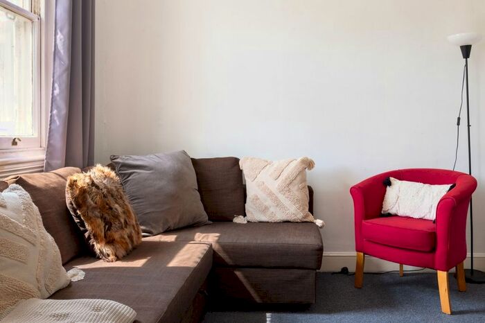 3 Bedroom Flat To Rent In Redcliffe Gardens, London, SW10