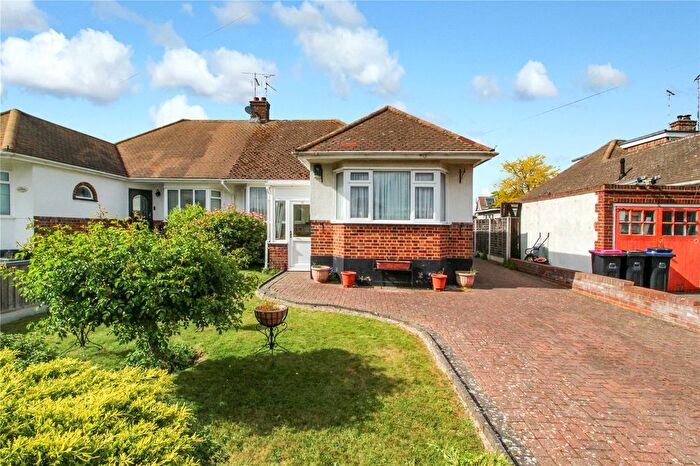 3 Bedroom Bungalow For Sale In Park View Drive, Leigh-On-Sea, Essex, SS9