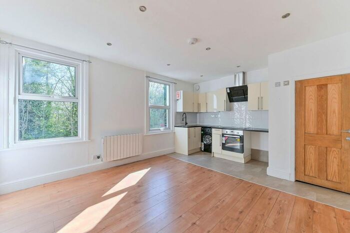 1 Bedroom Flat To Rent In London Road, Hackbridge, Wallington, SM6